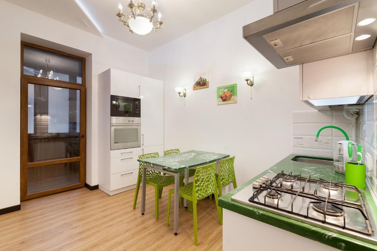 Leogrand Apartment On Doroshenka 38 ลวีฟ ภายนอก รูปภาพ