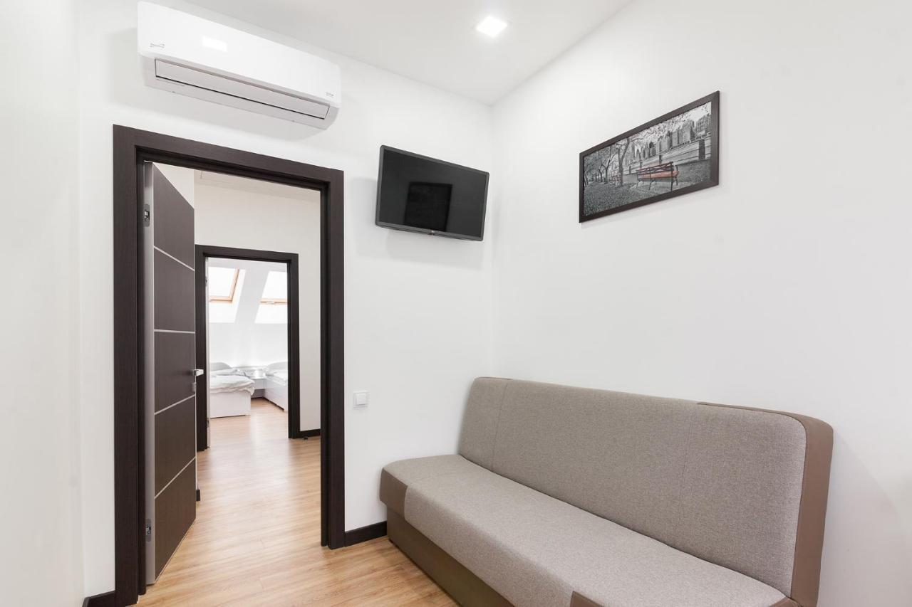 Leogrand Apartment On Doroshenka 38 ลวีฟ ภายนอก รูปภาพ